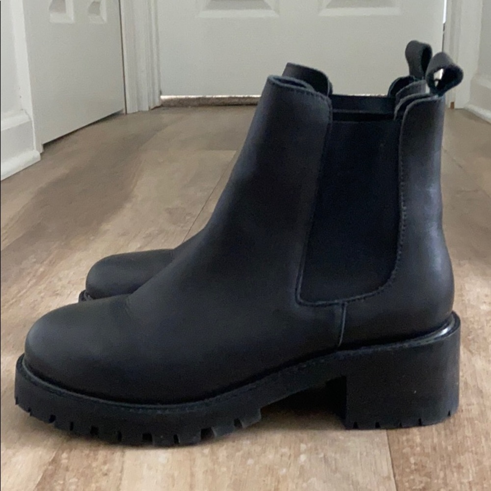 UO Chelsea Boot